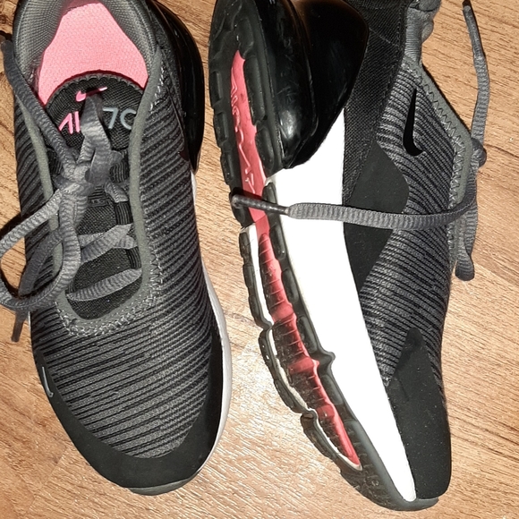 Nike airmax 270 (GS) girls 12c - Picture 4 of 7